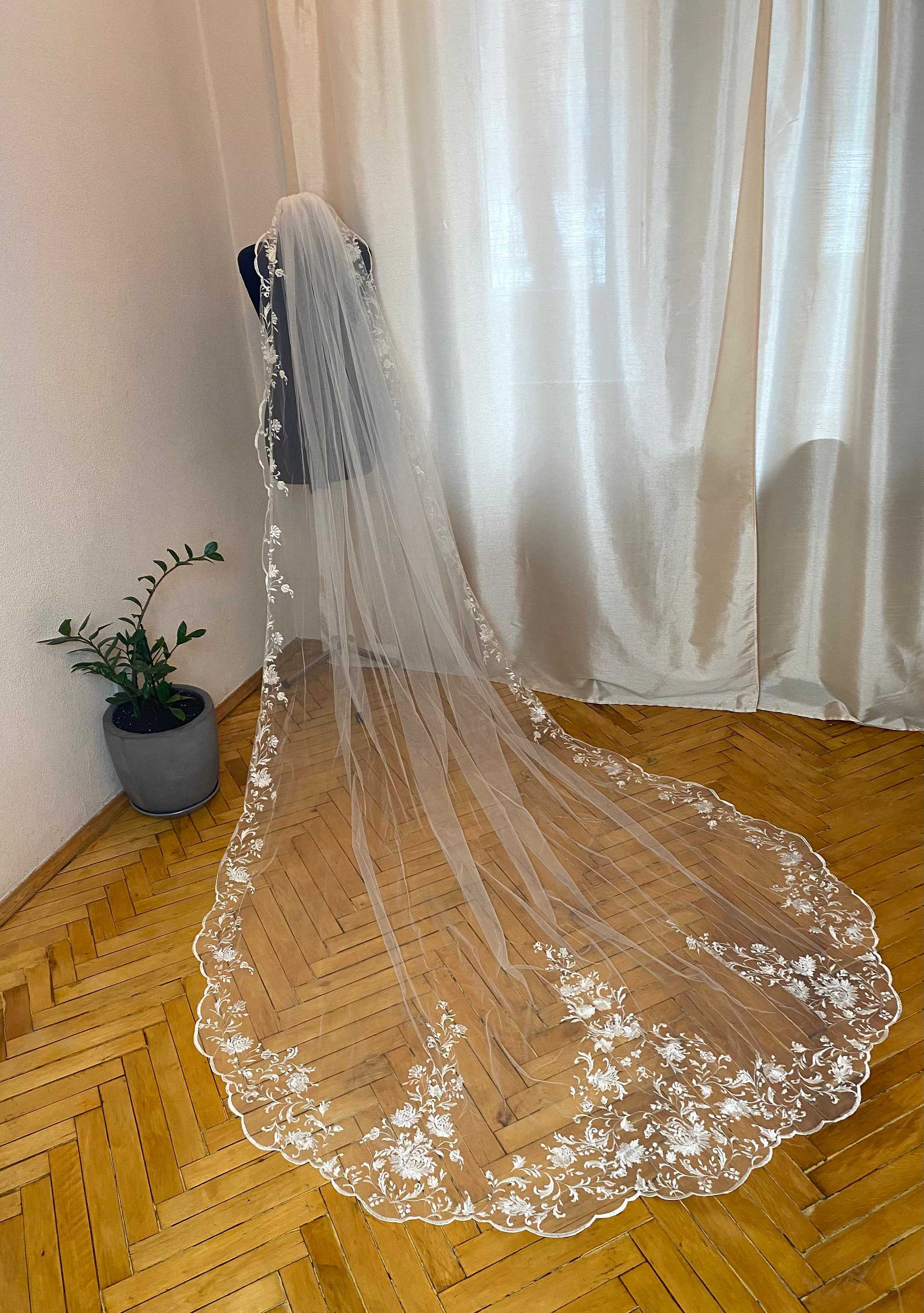 Bridal Veils Long Lace Appliques Wedding Veil Cathedral Length Luxurious Bride Accessories Wraps