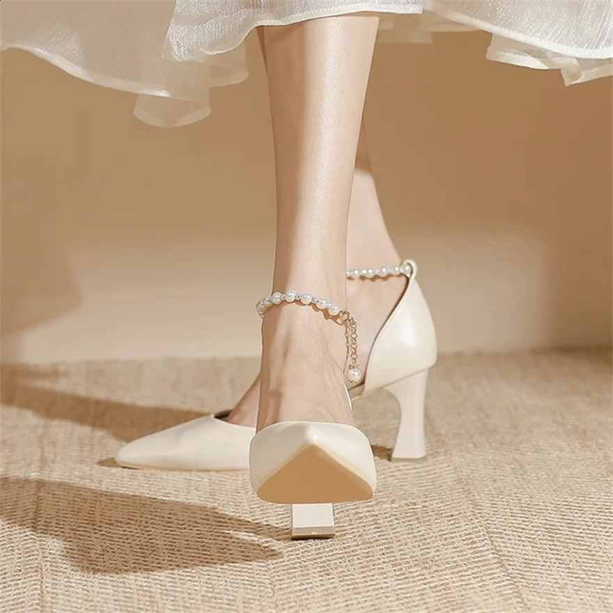 Princess style beige soft leather sandals for womens 2024 summer fashion pearl buckle hollow thick high-heeled womens wedding shoes corner 240823