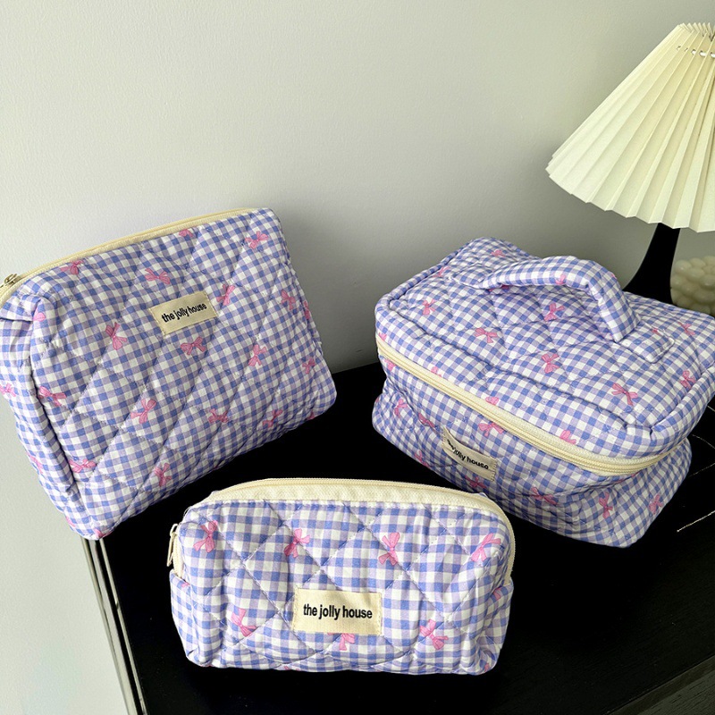 Portable large capacity girl's heart cartoon dot cosmetic storage bag toiletry bag