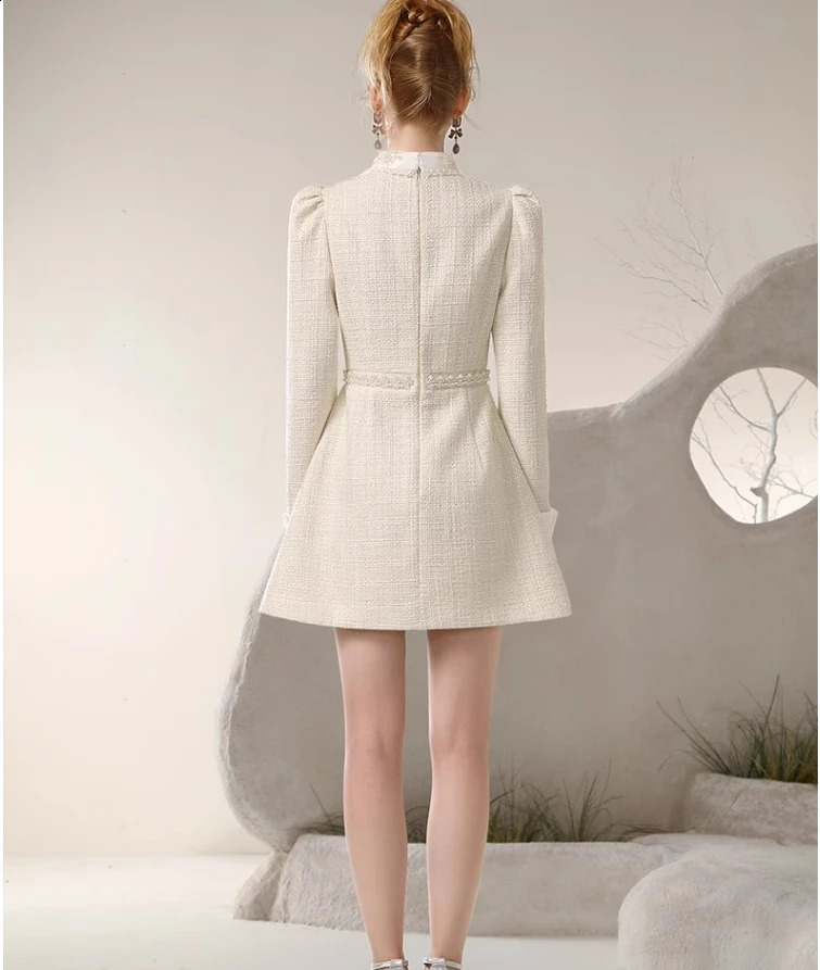 Sweet Pink Tweed Dresses Women Socialite Temperament Beaded Flower Long Sleeve Dress Autumn High Waist Slim-Fit Mini Dress 240824