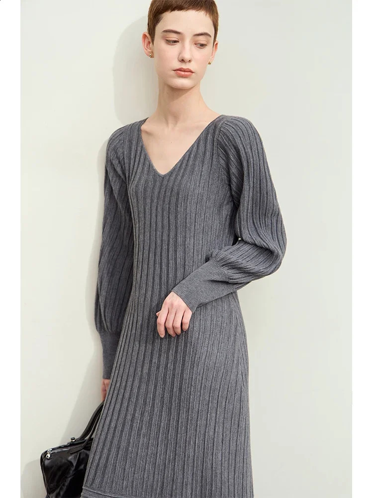 Amii Minimalism Autumn Trumpet Dress for Women Elegant Casual V-neck Lantern Sleeve Solid Lazy Knitted Dresses 12443091 240824