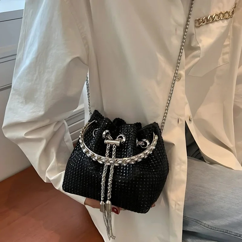 Full gloss rhinestone bucket bag fashionable and highend brushed table tennis womens evening single shoulder chain with ten fonts 240823