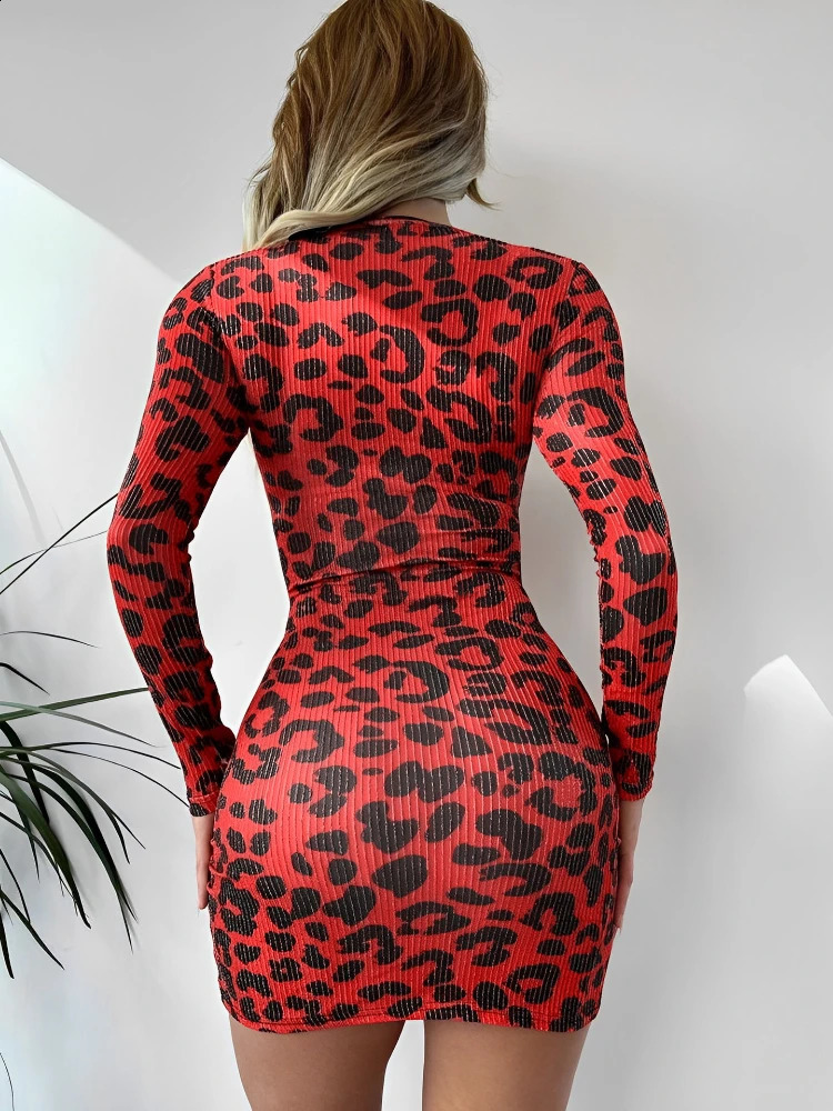 Leopard Printing Mini Dress Fashion V-Neck Long Sleeve Sexy Pleated Tight Dress Bag Hip Short Dress for Women Trend 240823
