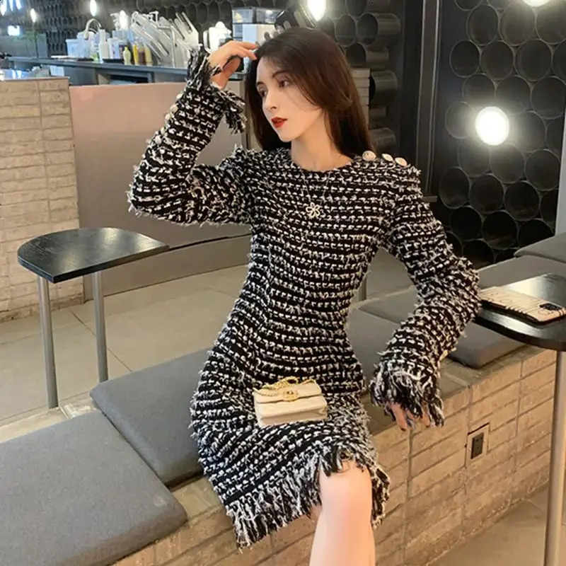 High Quality Fashion Stripe Tweed Womens Dress Round Neck Long Sleeve Tassels A-Line Dress Elegant Button Party Dress Q767 240824
