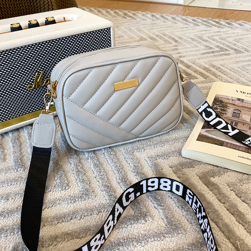 Rolling strip camera bag 2024 Diamond cross body bag bag women's new storage bag shoulder mobile phone bag