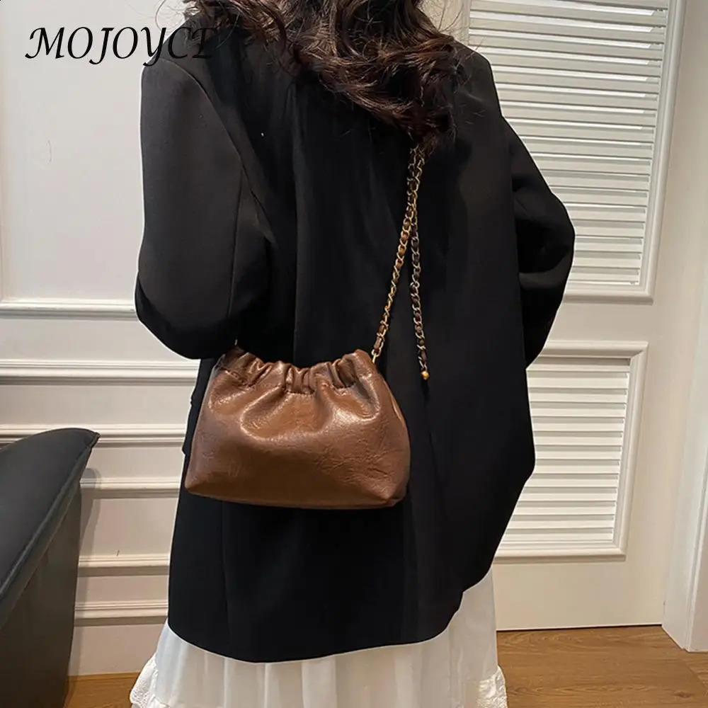 Ladies chain shoulder bag PU leather cross body handbag Versatile pleated homeless bag messenger bag girls fashion wallet 240824
