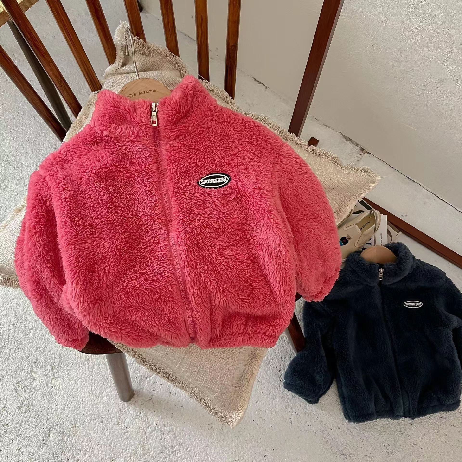 New children's flannel jacket boys girls in autumn winter, with thick fleece top babies to keep warm and stand up collar for outdoor wear F21-08.