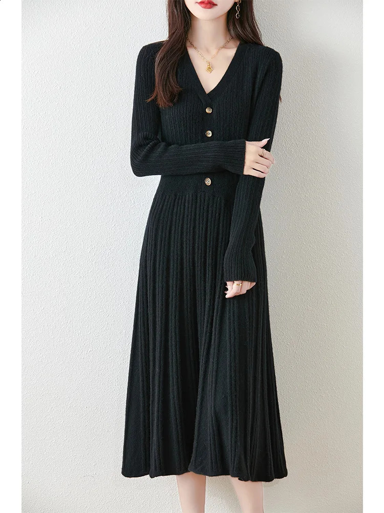 Womens Pure Wool Knitted Dress V-Neck Buttoned Striped Casual Fashionable Warm Autumn And Winter 240824