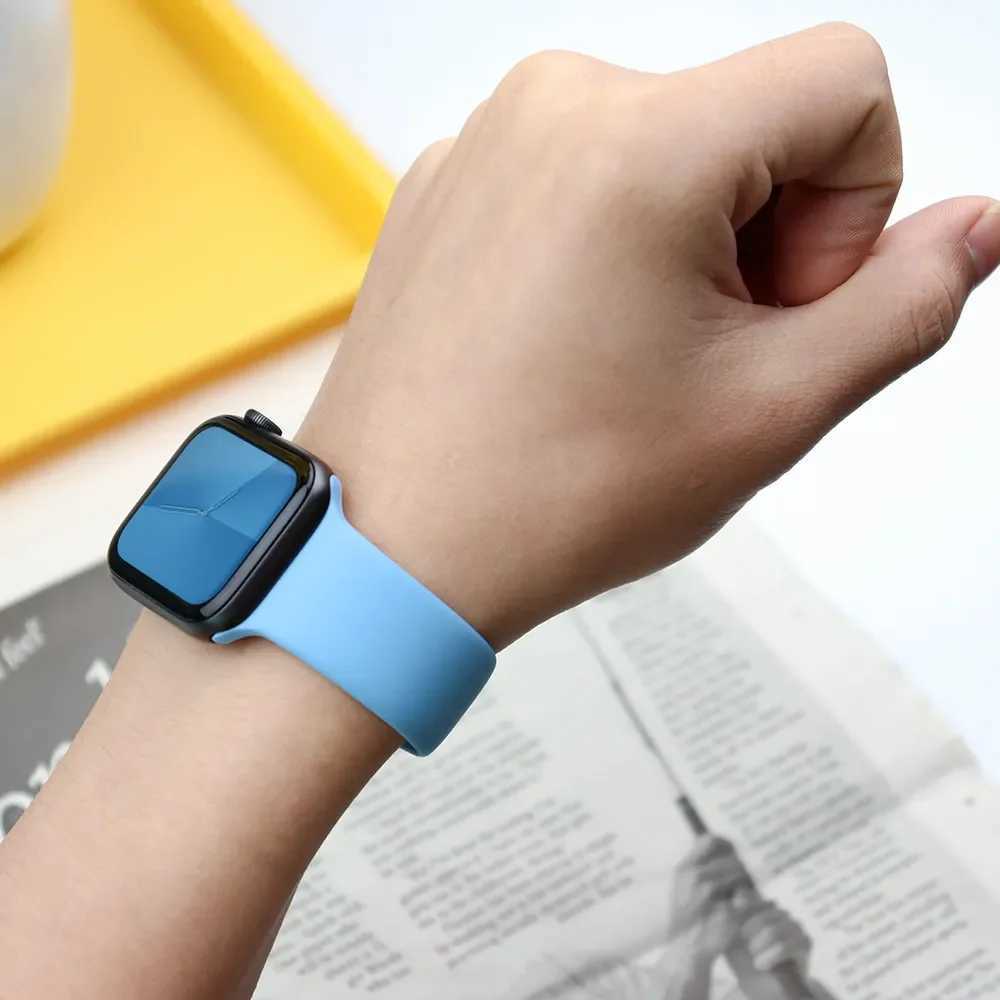 Soft silicone strap for Apple Watch 9 8 7 6 5 4 3SE strap bracelet for iWatch Ultra2 49mm 45mm 41mm 40mm 44mm 42mm strap W240824