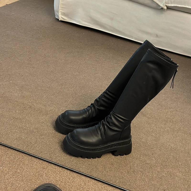 Retro motorcycle black British style thick soled stacked boots with thick velvet suitable for womens 2024 autumn weight loss boots 240823