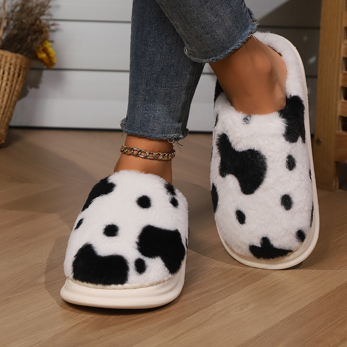 Designer new spotted plush slippers women comfortable warm home fashionable closed-toe shoes men winter non-slip plus velvet thick-soled couple cotton