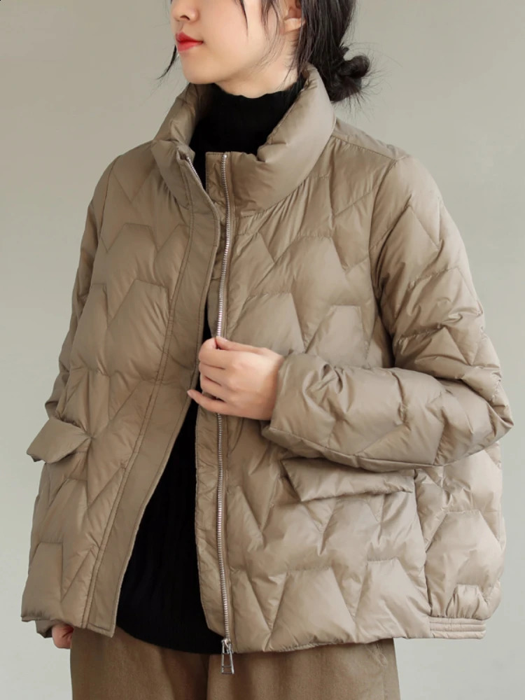 Ultra Light Down Jacket Womens Spring and Autumn Standing Collar Feather Puff Coat 90% White Duck Park Solid Color 240823