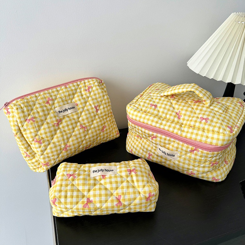 Portable large capacity girl's heart cartoon dot cosmetic storage bag toiletry bag