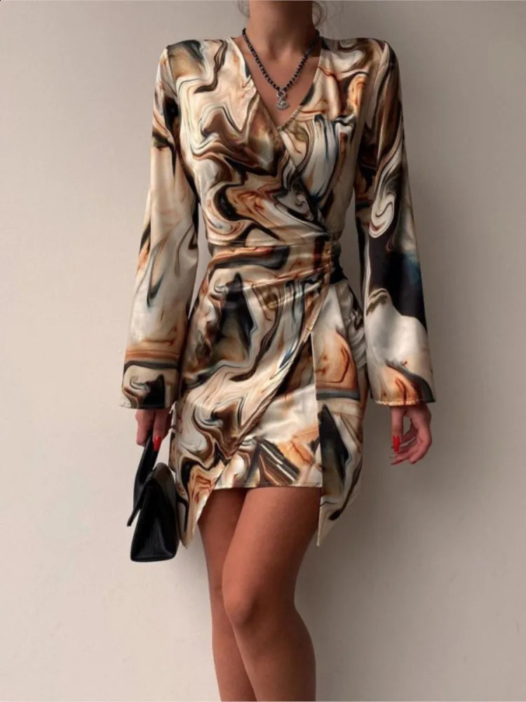 Womens Autumn Long Sleeved Fashionable Printed Pleated Dress Sexy V-neck Irregular Casual Short Dress For Women 240823