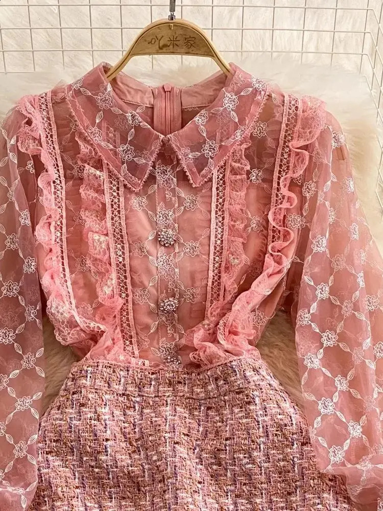Fashion Celebrity Lace Mesh Flower Embroidery Ruffles Stitching Tweed Long Sleeve Diamonds Buttons Woolen Short Dresses 240824