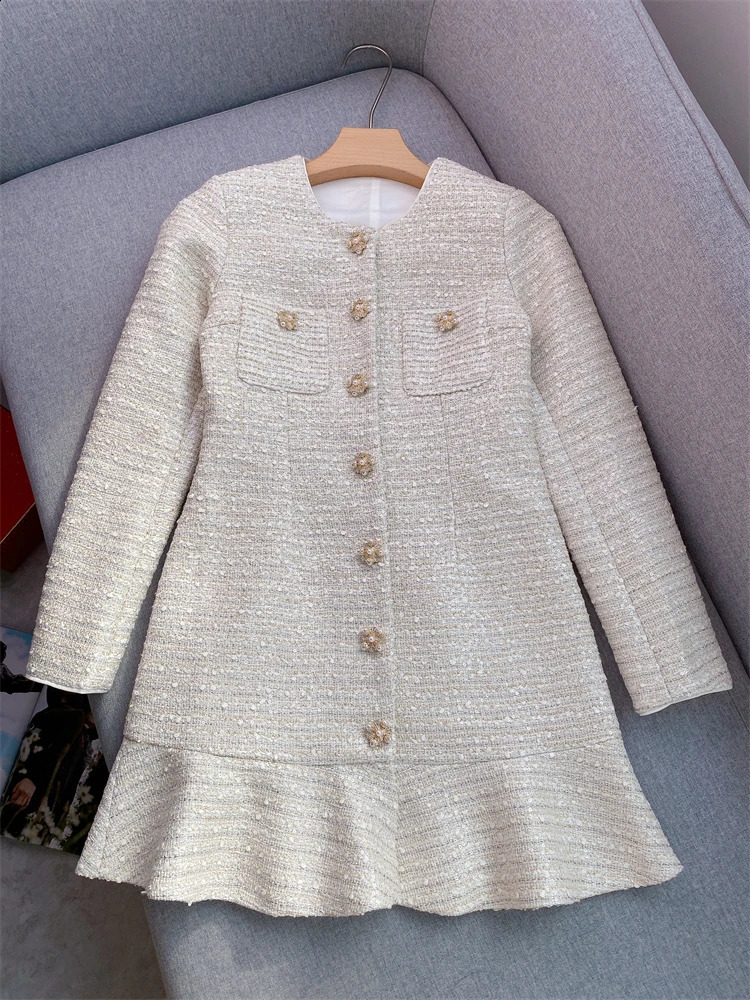 Autumn Women Tweed Ruffles Mini Dress Pearl Rhinestone Buttons Round Neck Female Elegant Long Sleeve Robes 240824