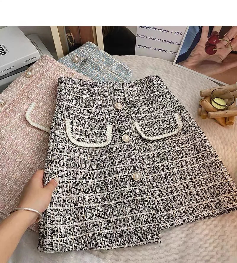 Elegant coarse woolen womens skiing sweet pearl button high waist weight loss autumn and spring plain wool mini Faldas T908 240823