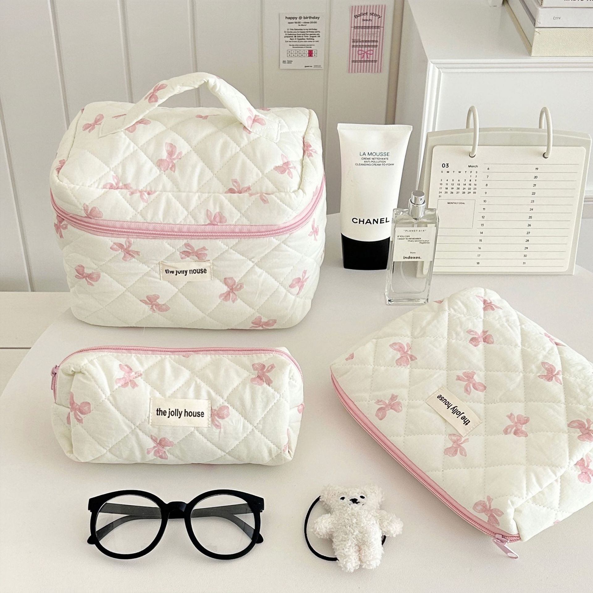 Portable large capacity girl's heart cartoon dot cosmetic storage bag toiletry bag