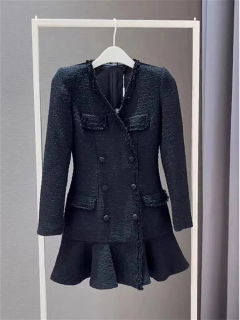 Double-Breasted Female V-Neck Long-Sleeved Temperament Short Robe Autumn and Winter Ladies Tweed Ruffled Mini Dress 240824
