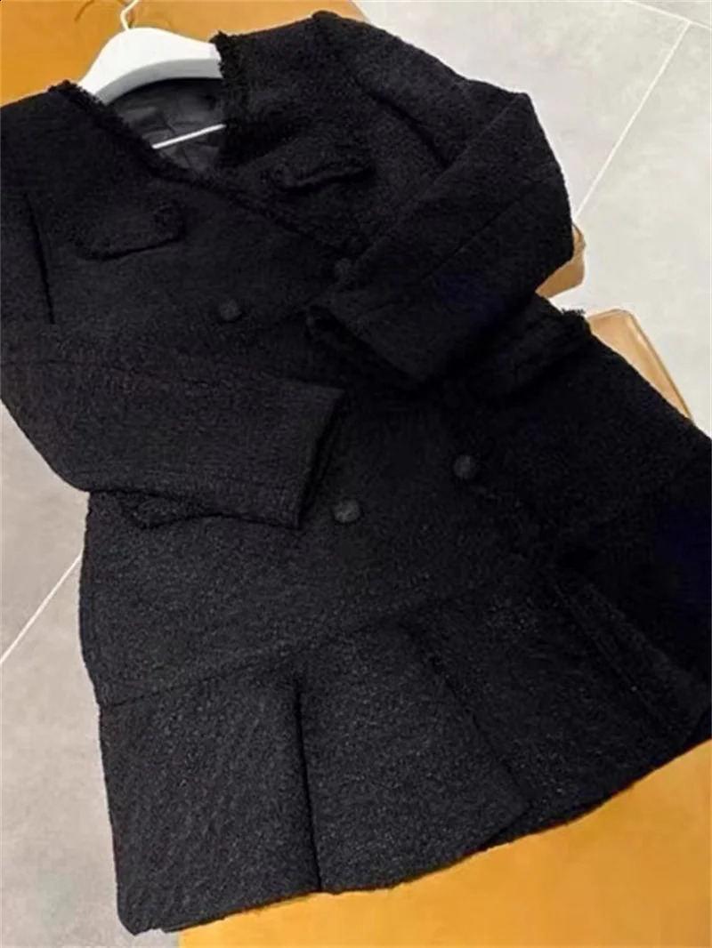 Double-Breasted Female V-Neck Long-Sleeved Temperament Short Robe Autumn and Winter Ladies Tweed Ruffled Mini Dress 240824