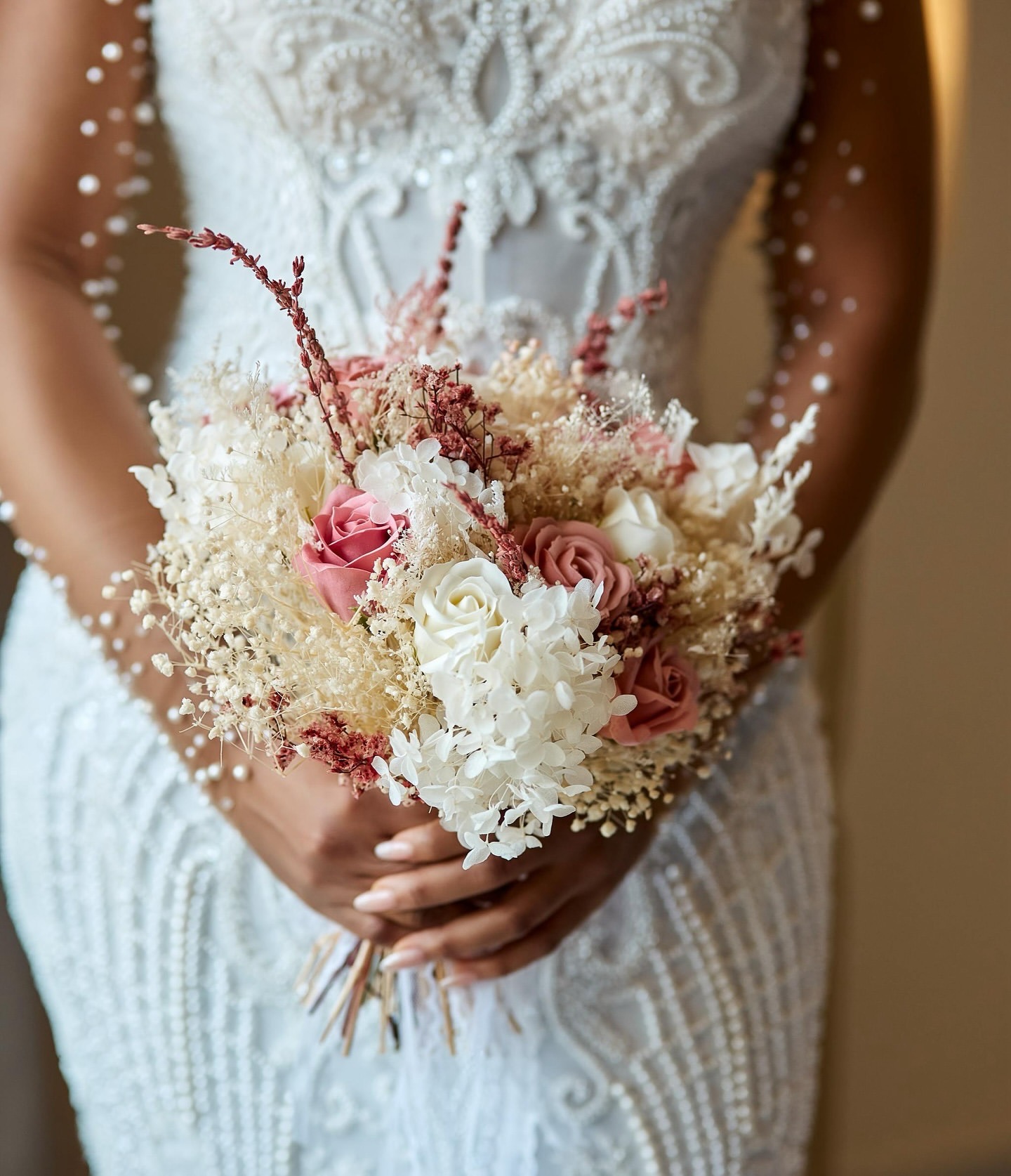 African 2025 Off White Mermaid Wedding Dress Sheer Neck Full Sleeves Beaded Pearls Vintage Elegant Bridal Gowns Dresses
