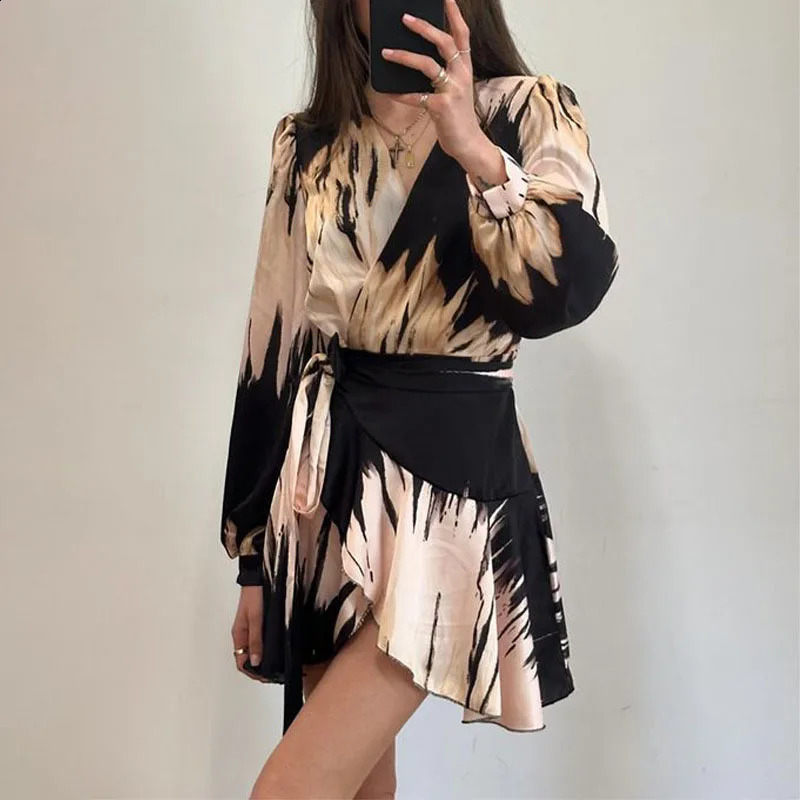 Fashion Pattern Printed Waist A-line Dress Autumn Womens V Neck Long Sleeved Party Dress Casual Ruffle Lace Up Mini Dresses 240813