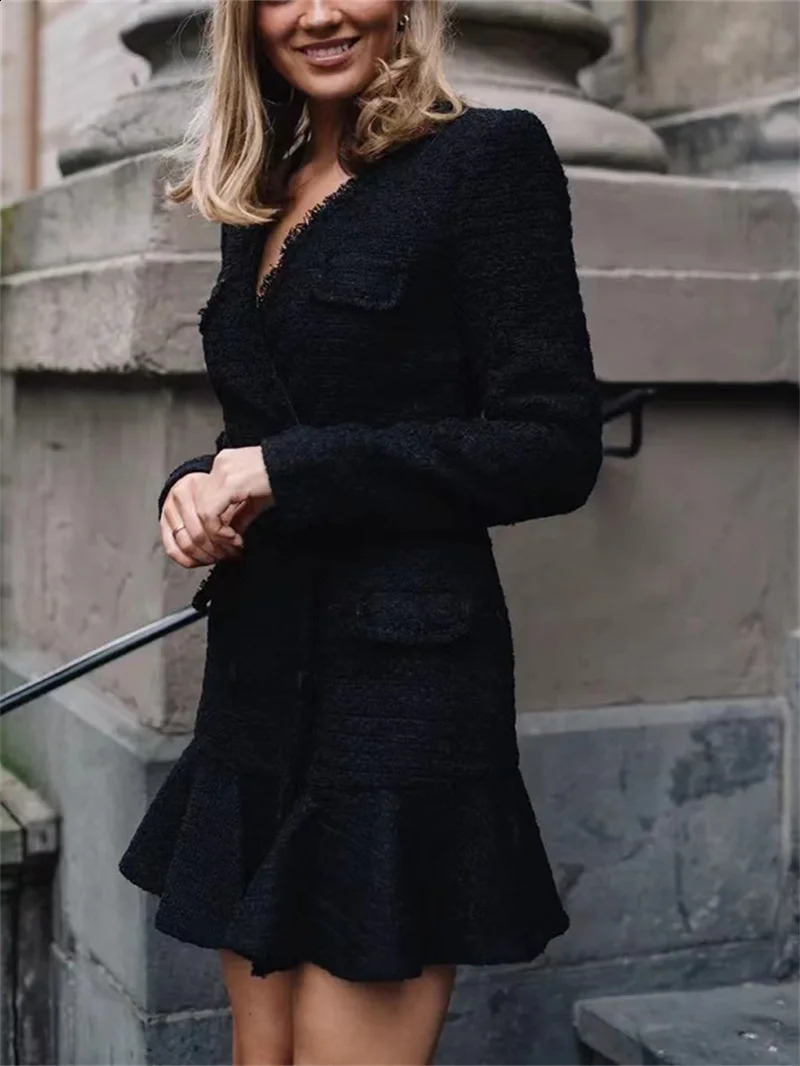 Double-Breasted Female V-Neck Long-Sleeved Temperament Short Robe Autumn and Winter Ladies Tweed Ruffled Mini Dress 240824