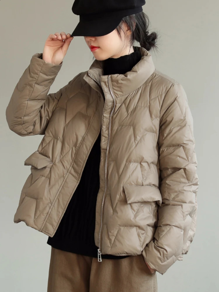 Ultra Light Down Jacket Womens Spring and Autumn Standing Collar Feather Puff Coat 90% White Duck Park Solid Color 240823