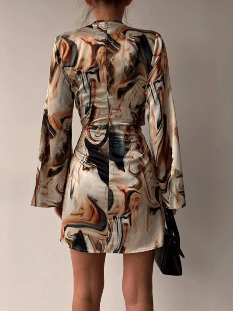 Womens Autumn Long Sleeved Fashionable Printed Pleated Dress Sexy V-neck Irregular Casual Short Dress For Women 240823