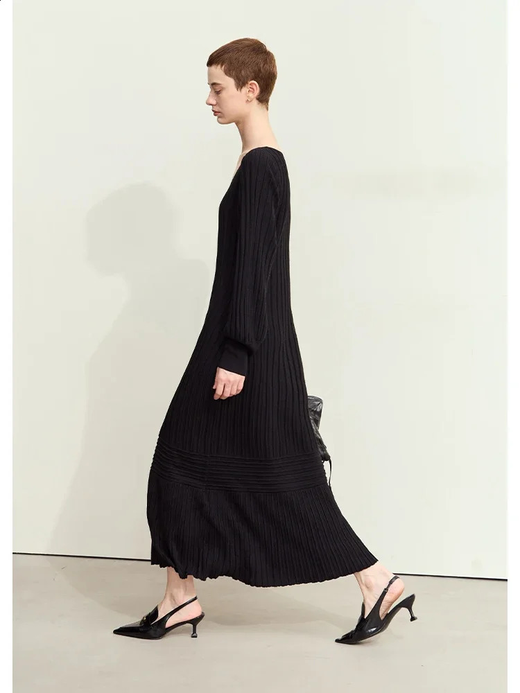 Amii Minimalism Autumn Trumpet Dress for Women Elegant Casual V-neck Lantern Sleeve Solid Lazy Knitted Dresses 12443091 240824