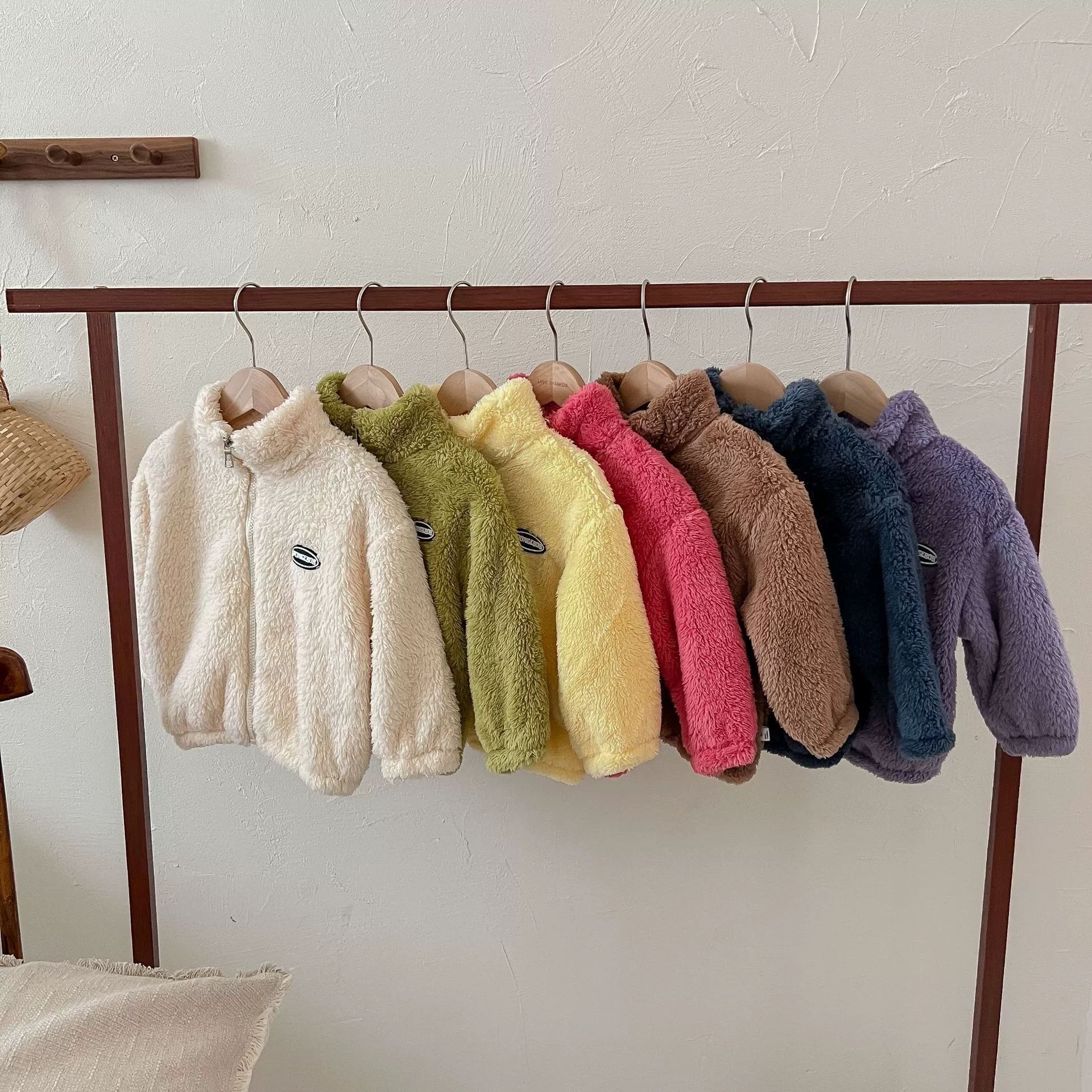 New children's flannel jacket boys girls in autumn winter, with thick fleece top babies to keep warm and stand up collar for outdoor wear F21-08.