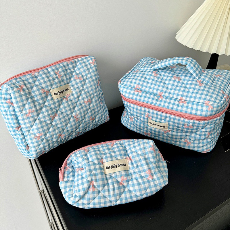 Portable large capacity girl's heart cartoon dot cosmetic storage bag toiletry bag
