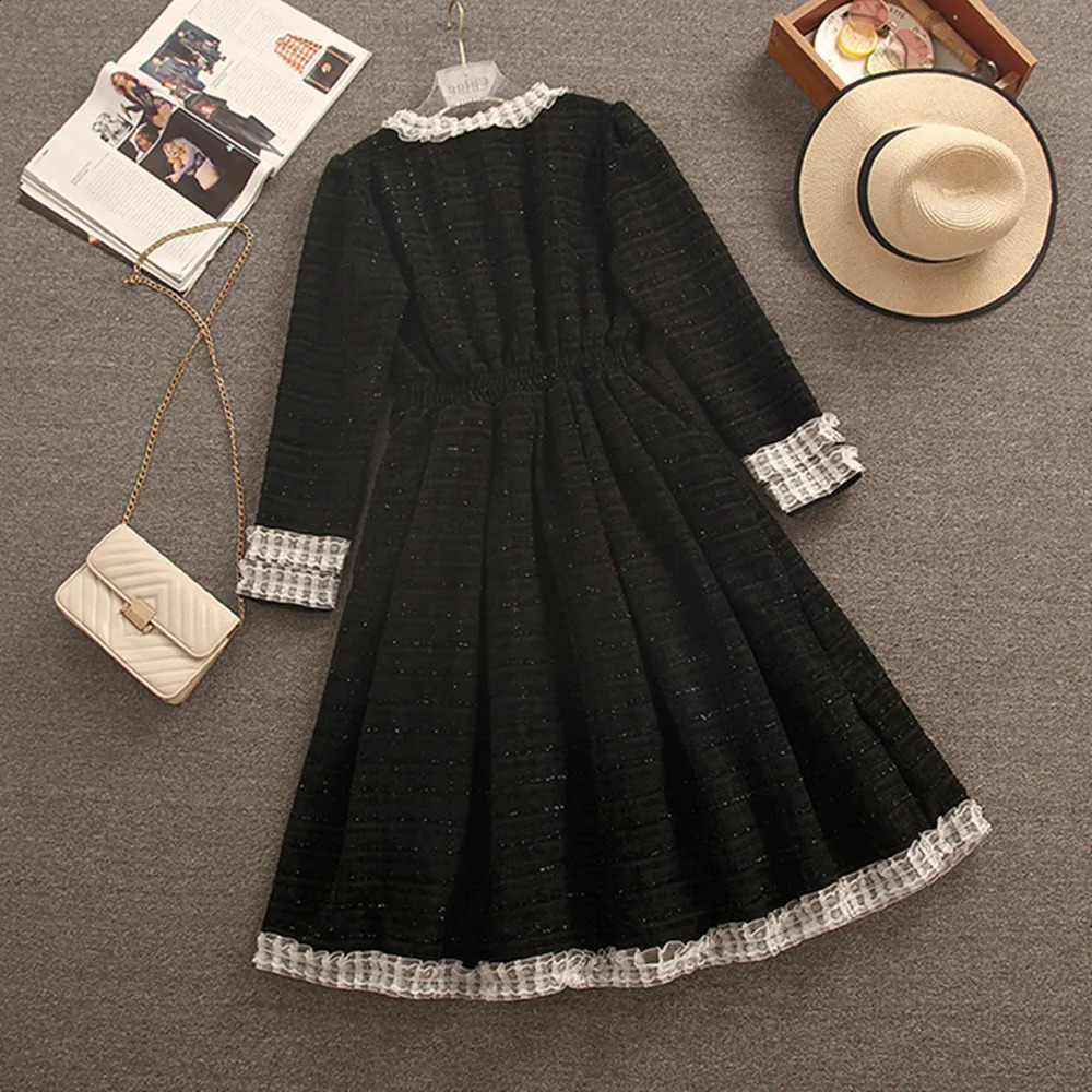 French Vintage Black Tweed Long Dress Womens O-neck Long Sleeve Ruffles Lace Trim Thick Woolen Autumn Winter Stylish Clothing 240824