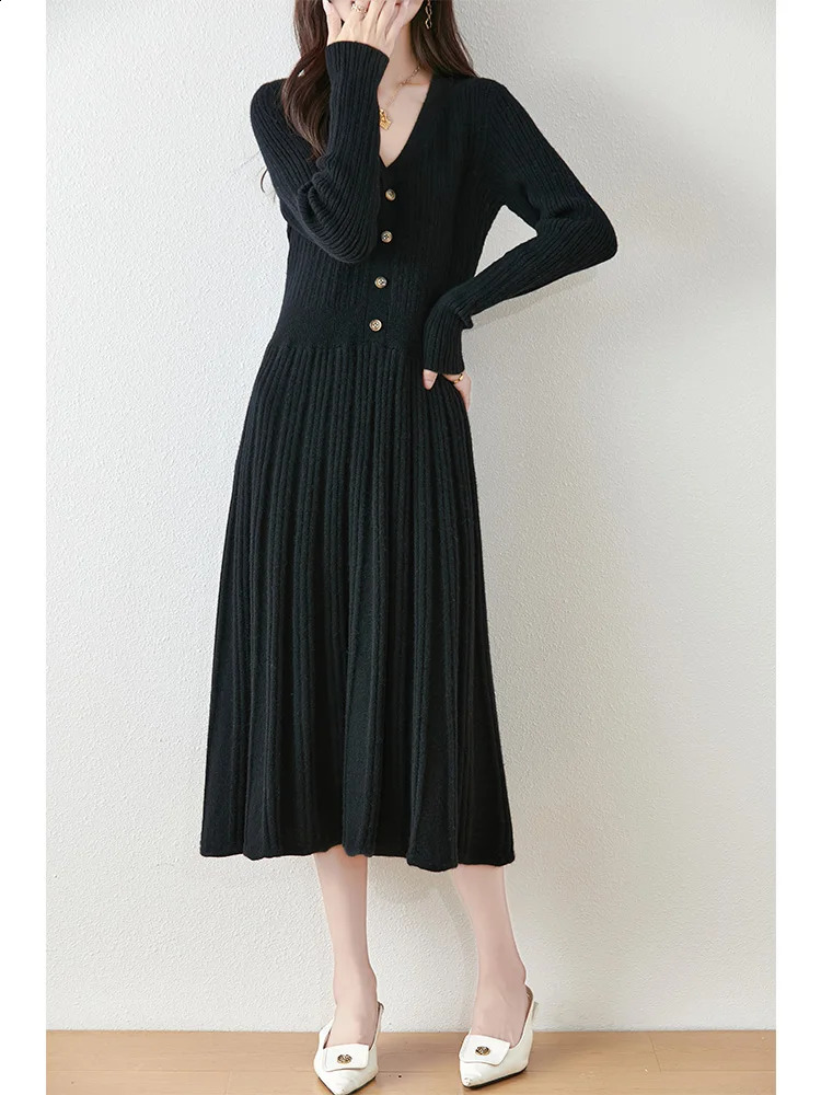 Womens Pure Wool Knitted Dress V-Neck Buttoned Striped Casual Fashionable Warm Autumn And Winter 240824
