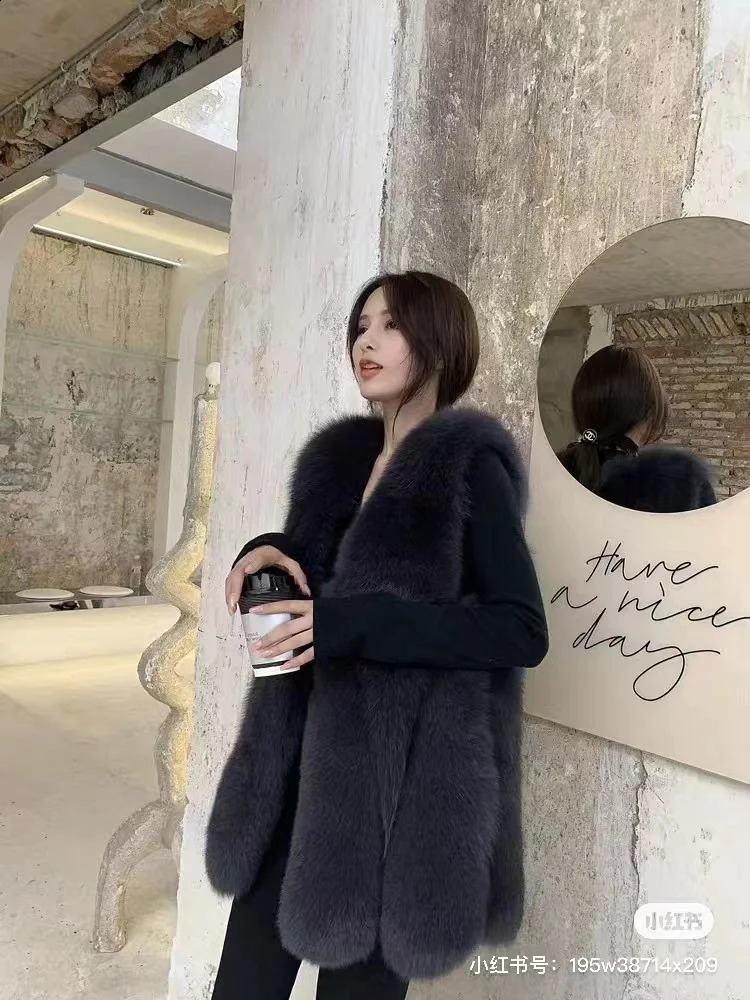 Womens high quality real fur vest 100 natural fashion coat jacket Genuine Leather coa 240823