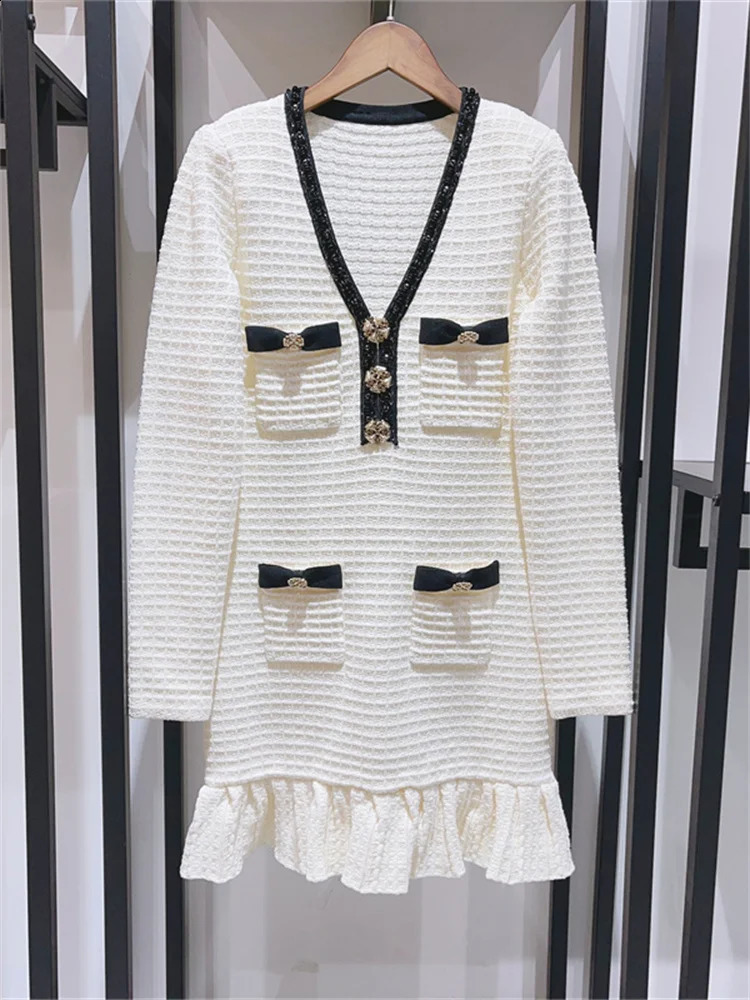 Contrast Color Women Tweed Mini Dress Ruffles Trim Diamond Buttons V-Neck Ladies Long Sleeve Short Robes Early Spring 240824
