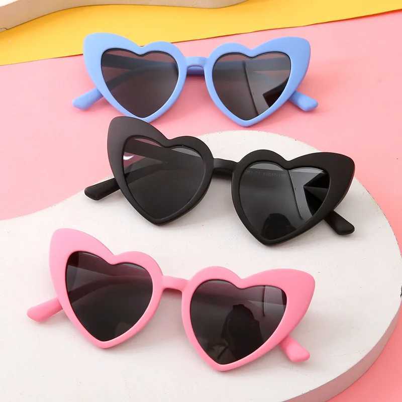 New Arrival 3-9 Year Kids Heart Sunglasses Vintage Heart-Shaped Toddler Sunglasses Cute Pink Boys Girls Outdoor Children Cartoon Eyewear T250116