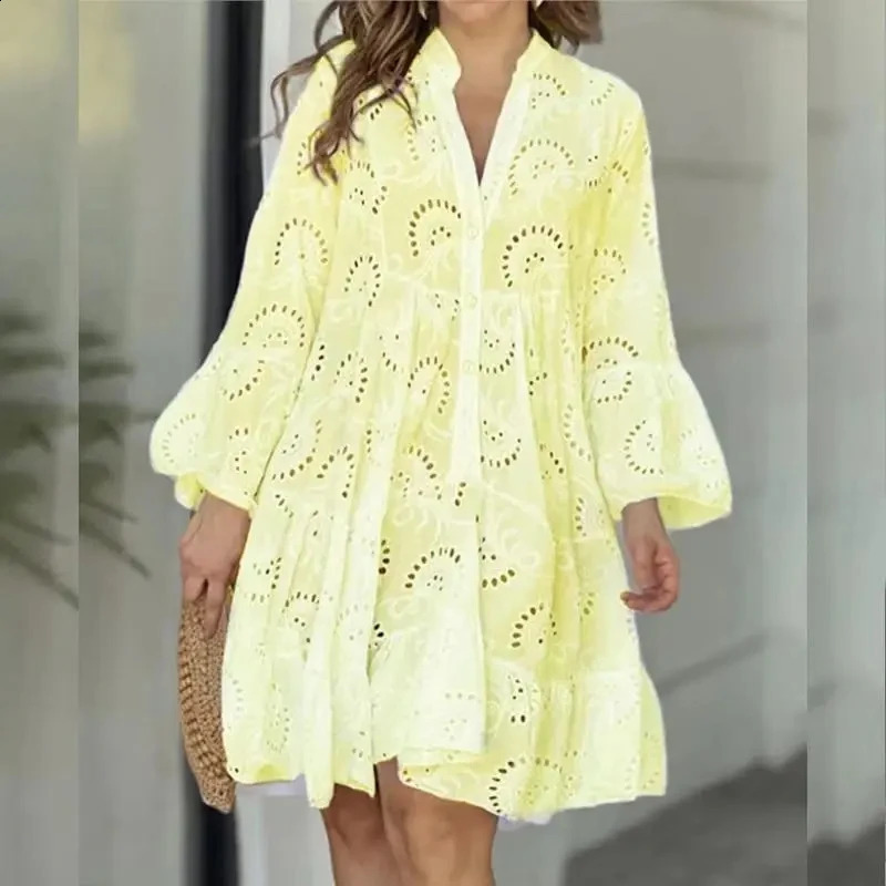 Summer elegant lace dress casual womens V-neck loose hollow button white dress womens retro beach sexy mini dress 27725 240824