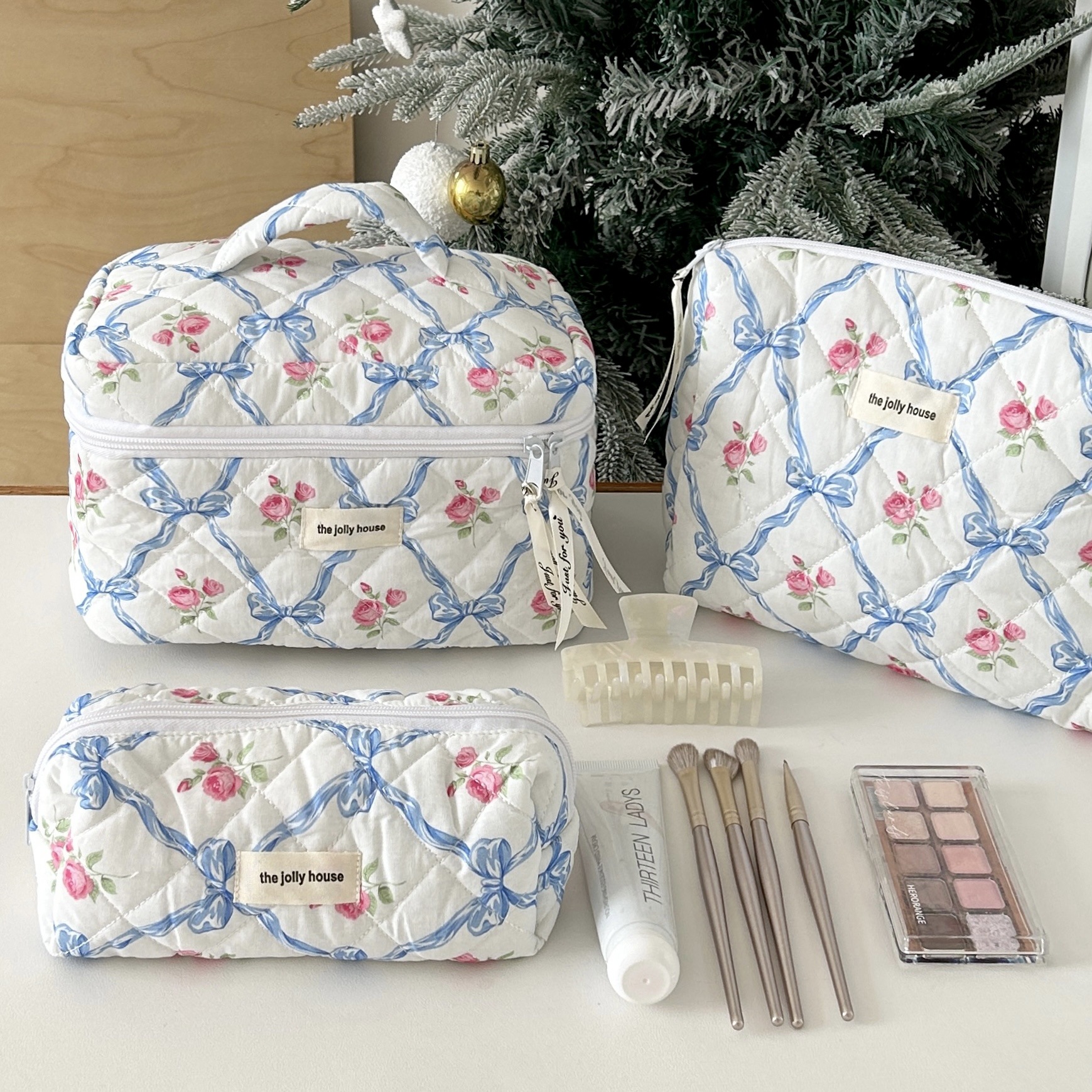 Portable large capacity girl's heart cartoon dot cosmetic storage bag toiletry bag