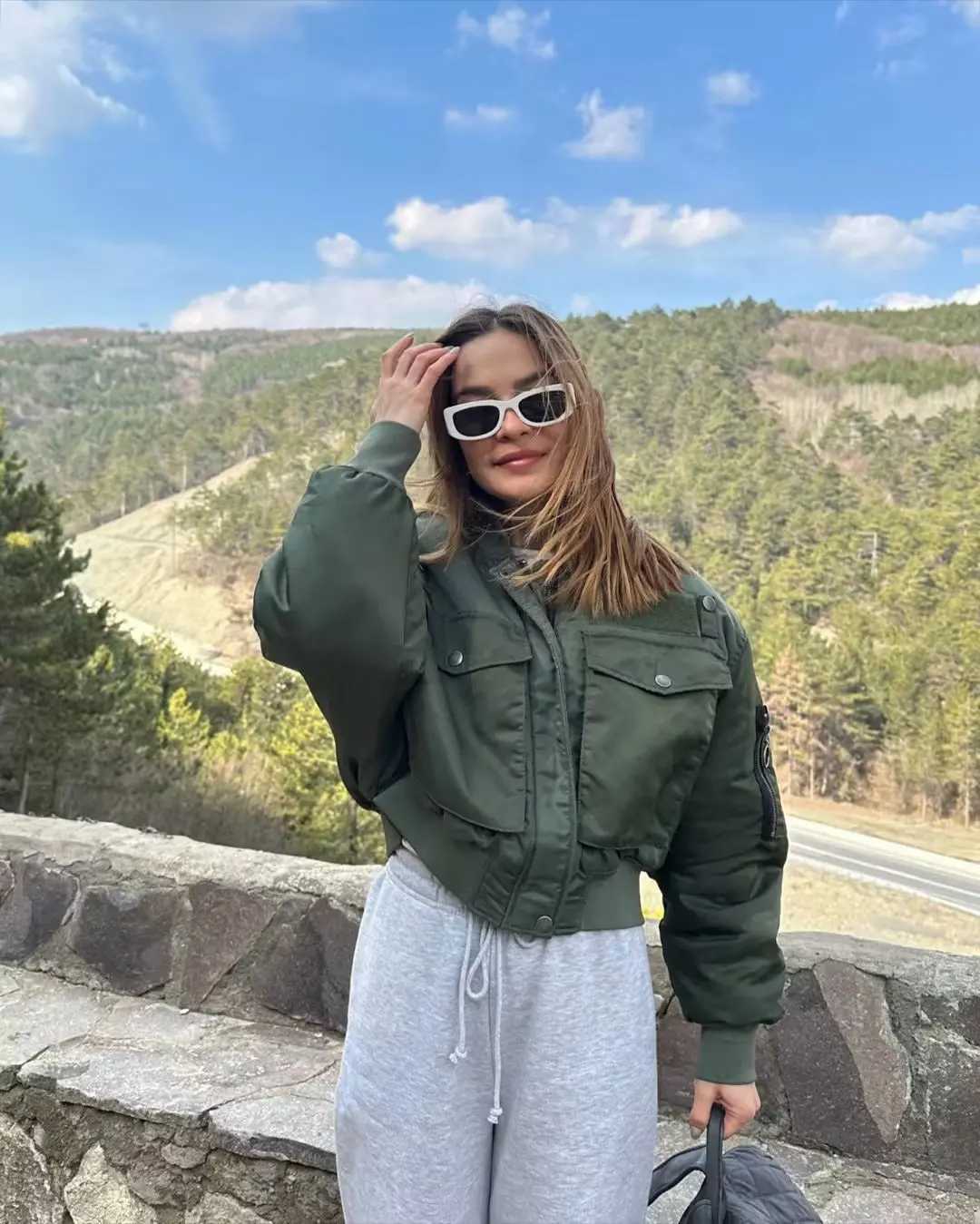 Women's Down Parkas Y2K TRAF Fashion Bomber Jackets for Women 2024 Winter Chic Pockets Short Coats Female Stand Front Zipper Coat Ladies Outerwea