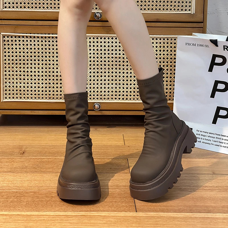 Retro motorcycle black British style thick soled stacked boots with thick velvet suitable for womens 2024 autumn weight loss boots 240823