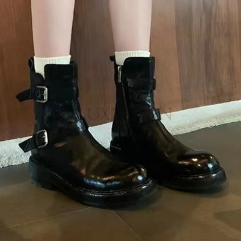 Leather flat shoes round sole thick soled womens short boots casual and fashionable Versatile Knight boots anti slip 240823