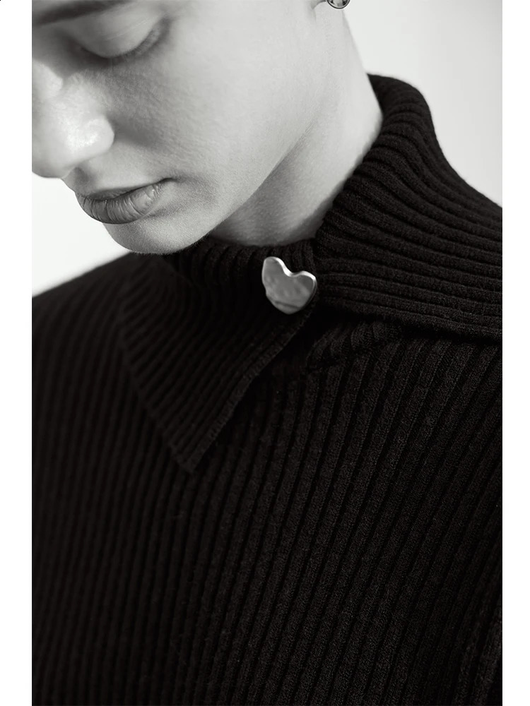 Amii Minimalism Knitted Cozy Pullover for Women Autumn Lazy Lapel Drop Sleeve Metal Buckle Strip Loose Sweater 12423046 240824
