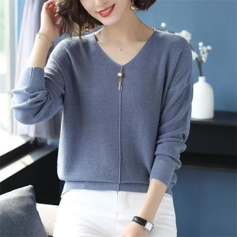 Women Autumn Elegant Temperament Loose Solid Color V-neck Long Sleeve Knitwear Women Clothes Fashion All-match Knitting Tops 240824