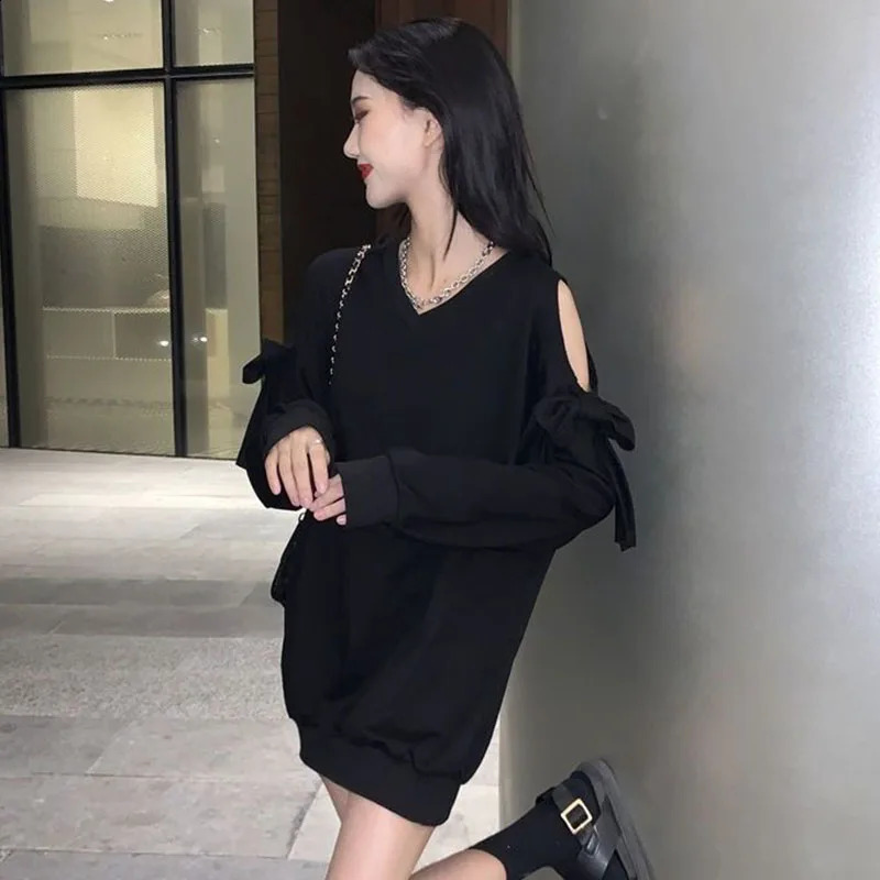 Zoki Sweet Bow Off Shoulder Sweatshirts Women Long Sleeve Casual Loose Korean Tops Fashion V Neck Hollow Out n Sweatshirts 240824