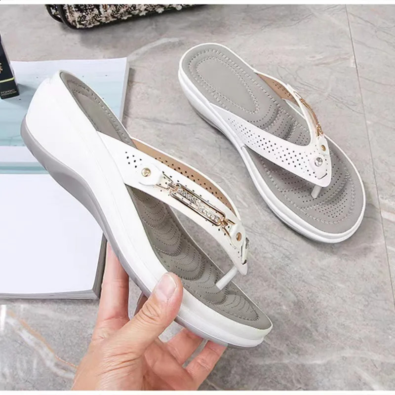 2024 Womens Summer Metal Button Sliding Shoes Wedge Beach Sandals Womens Outdoor Platform Casual Flip Cover 240823