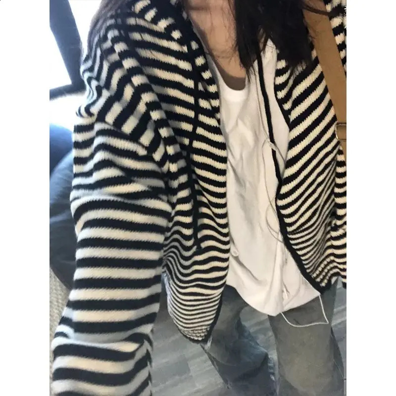 Deeptown Vintage Striped Sweaters Cardigan Women Casual Korean Style Zip Up Knitwear Harajuku Loose Black White Knitted Coats 240824