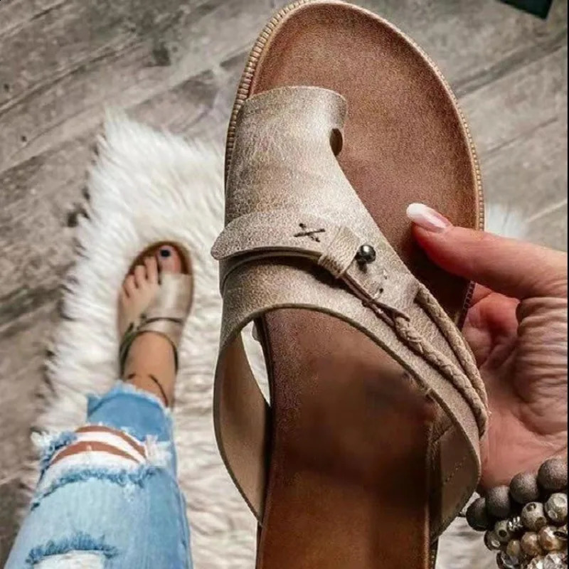 2024 Womens Orthodontic Bunion Corrector Slippers Leather Ring Toe Sandals Comfortable Platform Flat Shoes Plus Size 43 240823