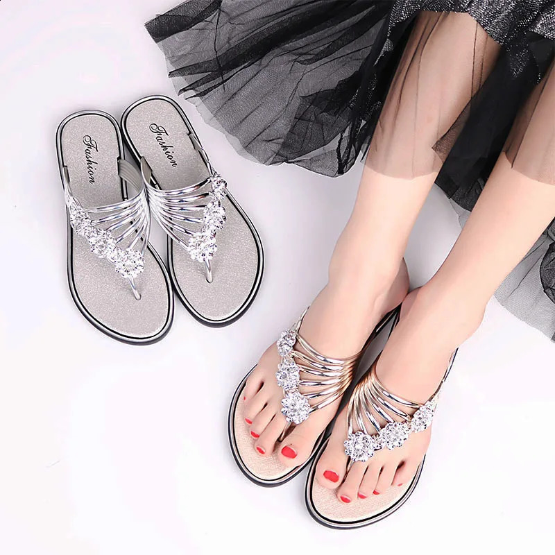 2024 Womens Slippers Summer Sandals Flat Silver Womens Shoes Lightweight Slippers Womens Jackets Casual Flip Cover 240823