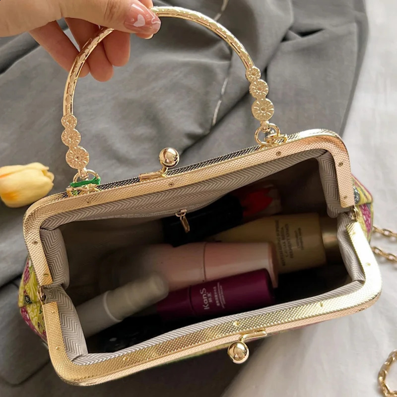 Vintage Women Chain Shoulder Bags Tassle Messenger Blue Purple Handbags Kiss Lock Shell Clip Evening Prom Clutch 240824